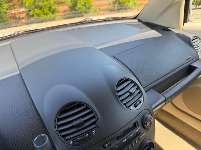 Volkswagen New Beetle GLS 2.0L Convertible 2003