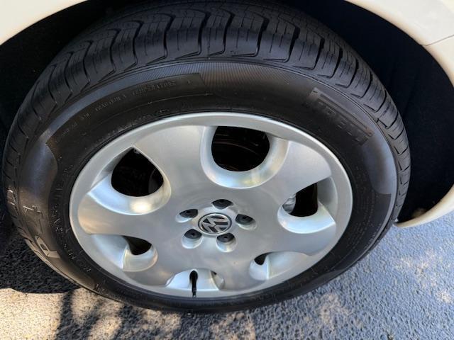 Volkswagen New Beetle GLS 2.0L Convertible 2003