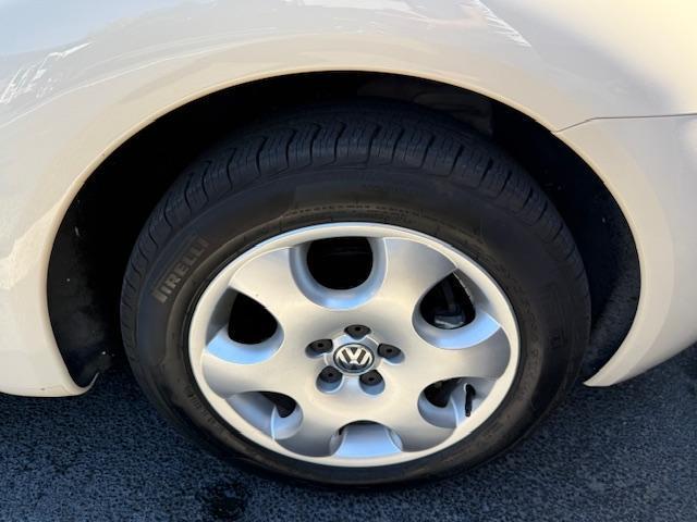 Volkswagen New Beetle GLS 2.0L Convertible 2003