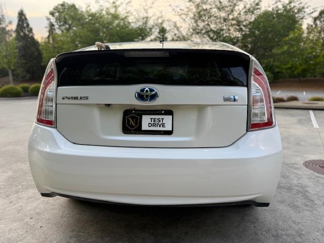 Toyota Prius Two 2015