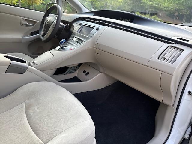 Toyota Prius Two 2015