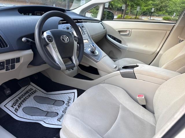 Toyota Prius Two 2015