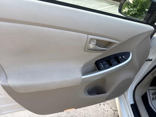 Toyota Prius Two 2015