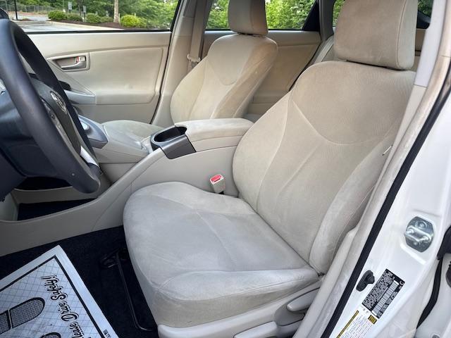 Toyota Prius Two 2015