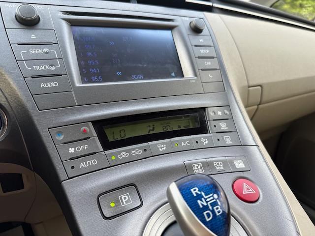 Toyota Prius Two 2015