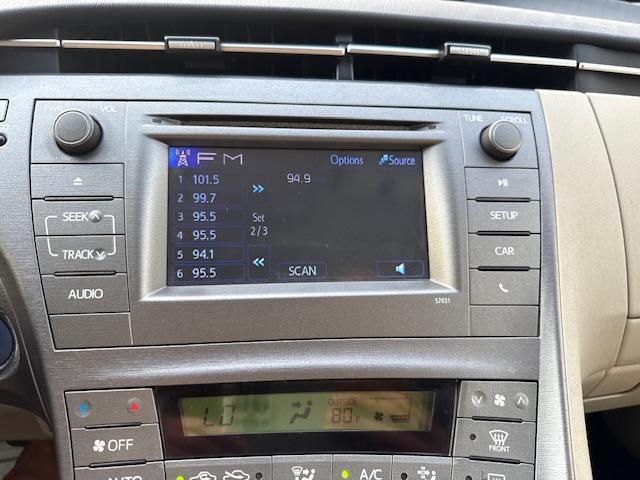 Toyota Prius Two 2015