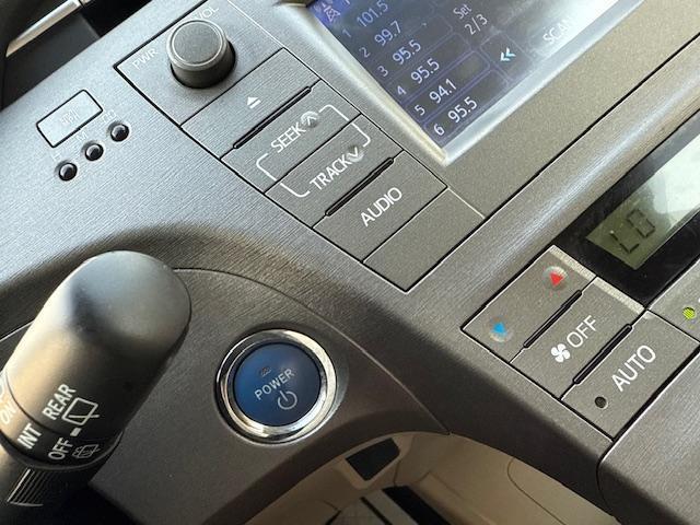 Toyota Prius Two 2015