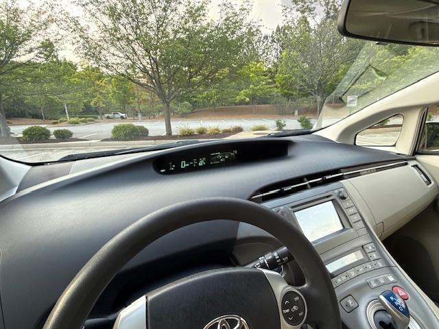 Toyota Prius Two 2015
