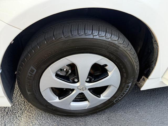 Toyota Prius Two 2015