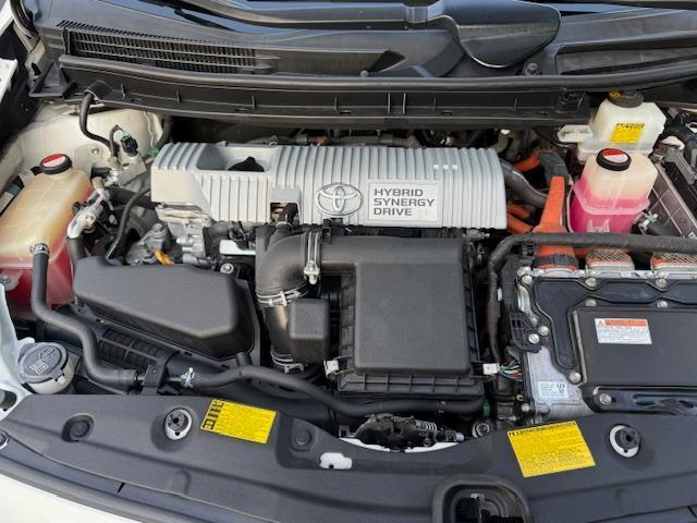 Toyota Prius Two 2015