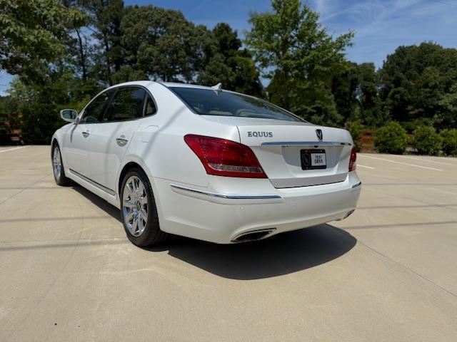 Hyundai Equus Signature 2012