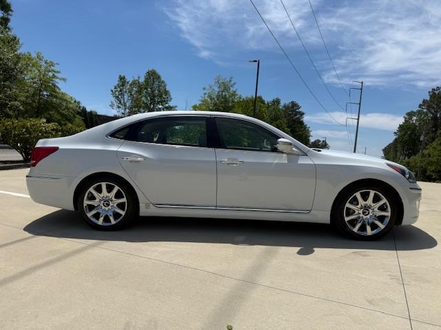 Hyundai Equus Signature 2012