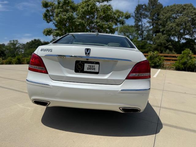 Hyundai Equus Signature 2012