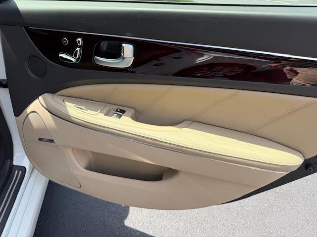 Hyundai Equus Signature 2012