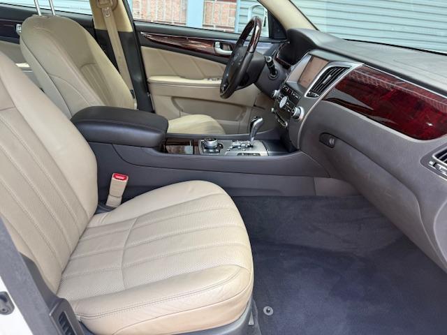 Hyundai Equus Signature 2012
