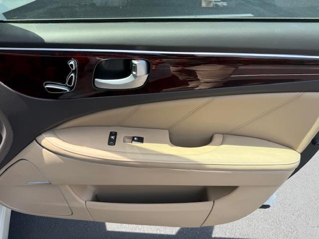 Hyundai Equus Signature 2012