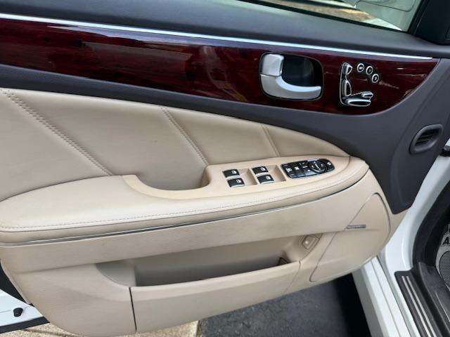 Hyundai Equus Signature 2012