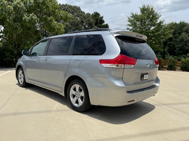 Toyota Sienna LE FWD 8-Passenger V6 2012