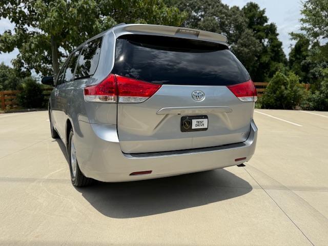 Toyota Sienna LE FWD 8-Passenger V6 2012