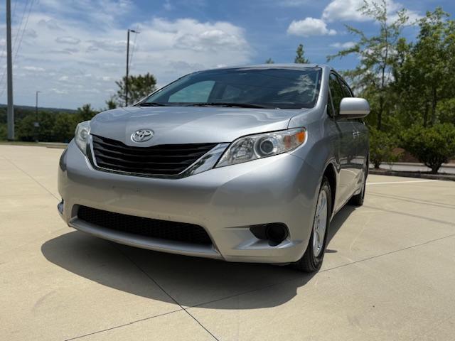 Toyota Sienna LE FWD 8-Passenger V6 2012