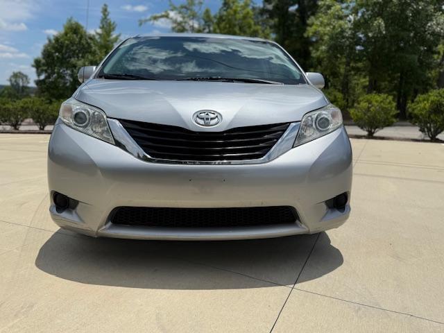 Toyota Sienna LE FWD 8-Passenger V6 2012