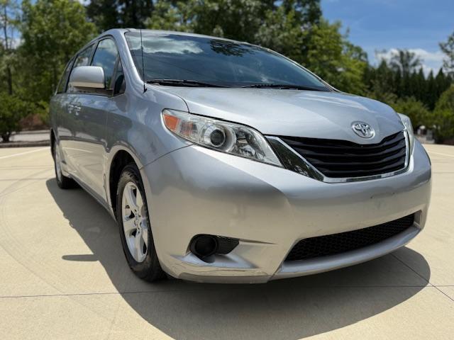 Toyota Sienna LE FWD 8-Passenger V6 2012