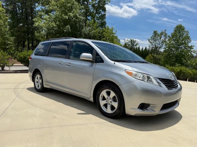Toyota Sienna LE FWD 8-Passenger V6 2012
