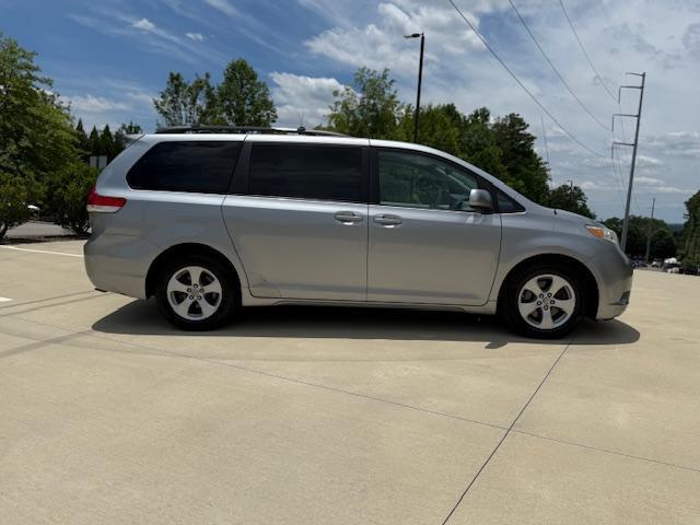 Toyota Sienna LE FWD 8-Passenger V6 2012