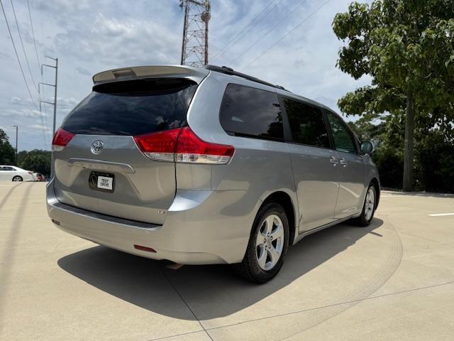 Toyota Sienna LE FWD 8-Passenger V6 2012