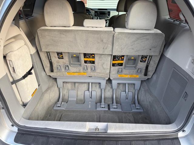 Toyota Sienna LE FWD 8-Passenger V6 2012
