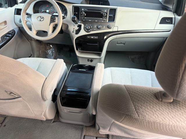 Toyota Sienna LE FWD 8-Passenger V6 2012