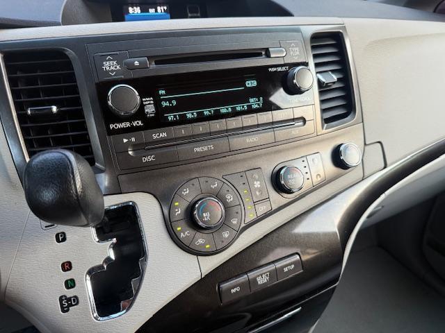 Toyota Sienna LE FWD 8-Passenger V6 2012