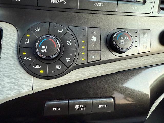 Toyota Sienna LE FWD 8-Passenger V6 2012