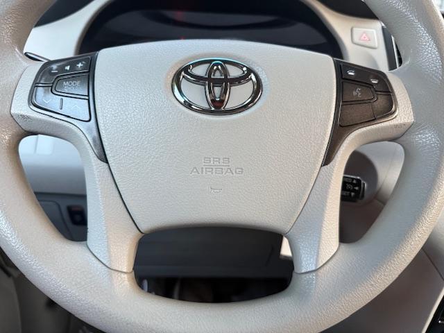 Toyota Sienna LE FWD 8-Passenger V6 2012