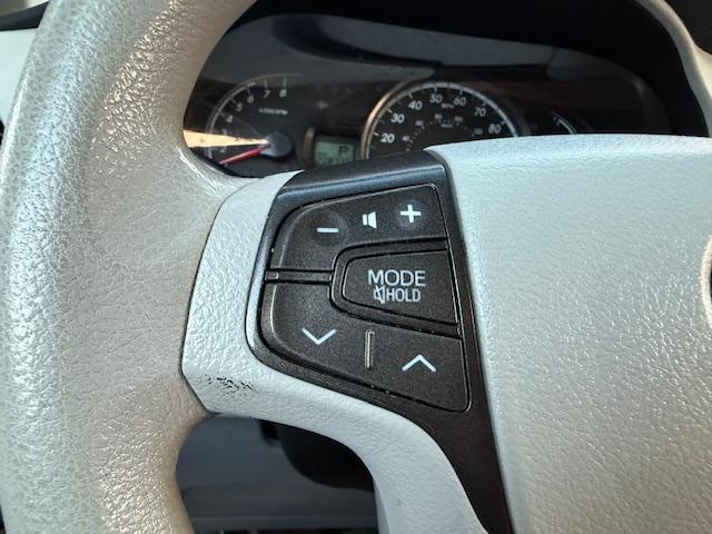 Toyota Sienna LE FWD 8-Passenger V6 2012