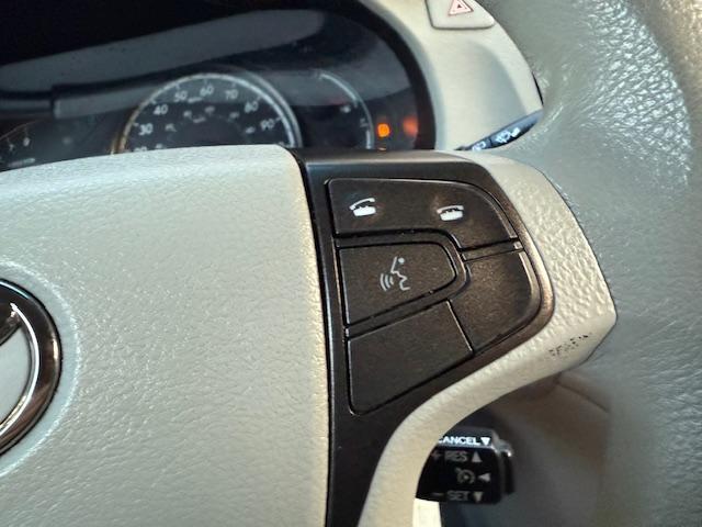 Toyota Sienna LE FWD 8-Passenger V6 2012
