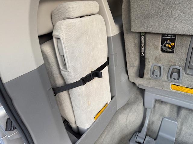 Toyota Sienna LE FWD 8-Passenger V6 2012