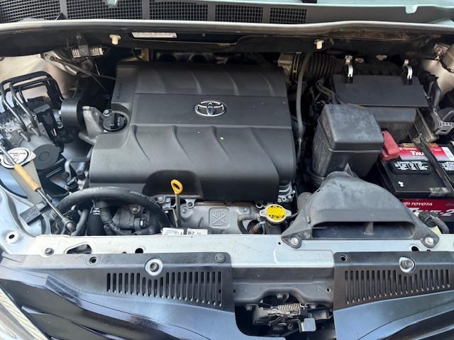 Toyota Sienna LE FWD 8-Passenger V6 2012