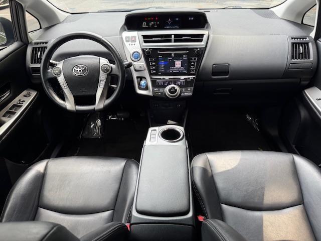 Toyota Prius V Five 2016