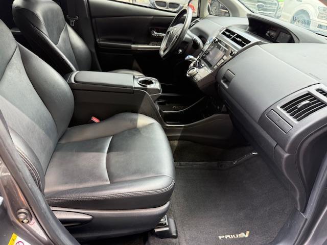 Toyota Prius V Five 2016