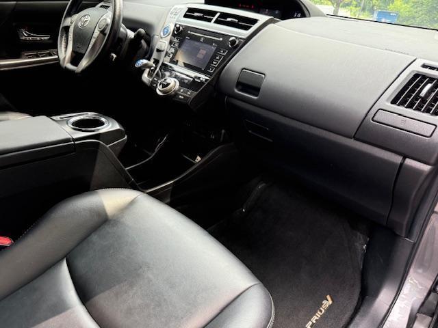 Toyota Prius V Five 2016