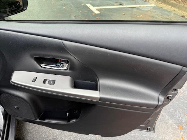 Toyota Prius V Five 2016
