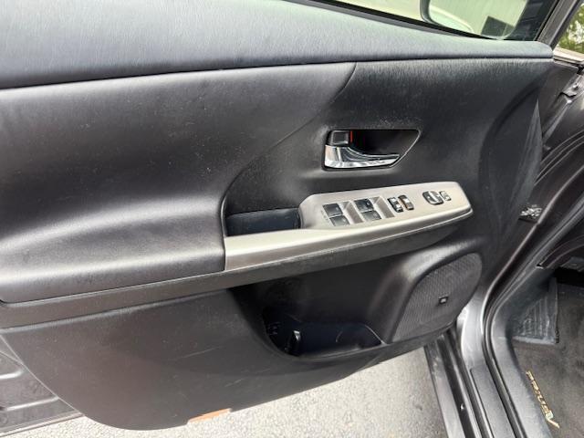 Toyota Prius V Five 2016