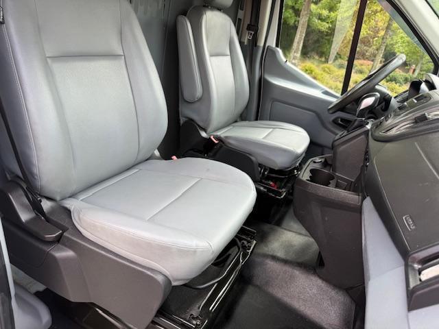 Ford Transit 150 Van Low Roof 60/40 Pass. 130-in. WB 2018
