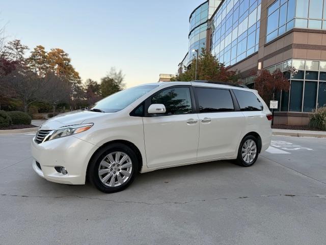 Toyota Sienna Limited Premium 7-Passenger 2017