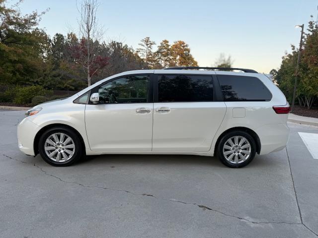 Toyota Sienna Limited Premium 7-Passenger 2017