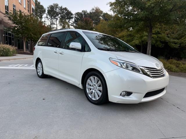 Toyota Sienna Limited Premium 7-Passenger 2017