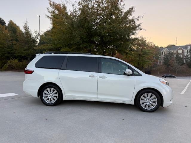 Toyota Sienna Limited Premium 7-Passenger 2017