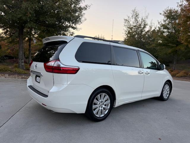 Toyota Sienna Limited Premium 7-Passenger 2017