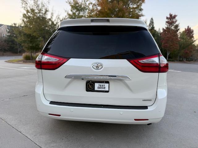 Toyota Sienna Limited Premium 7-Passenger 2017